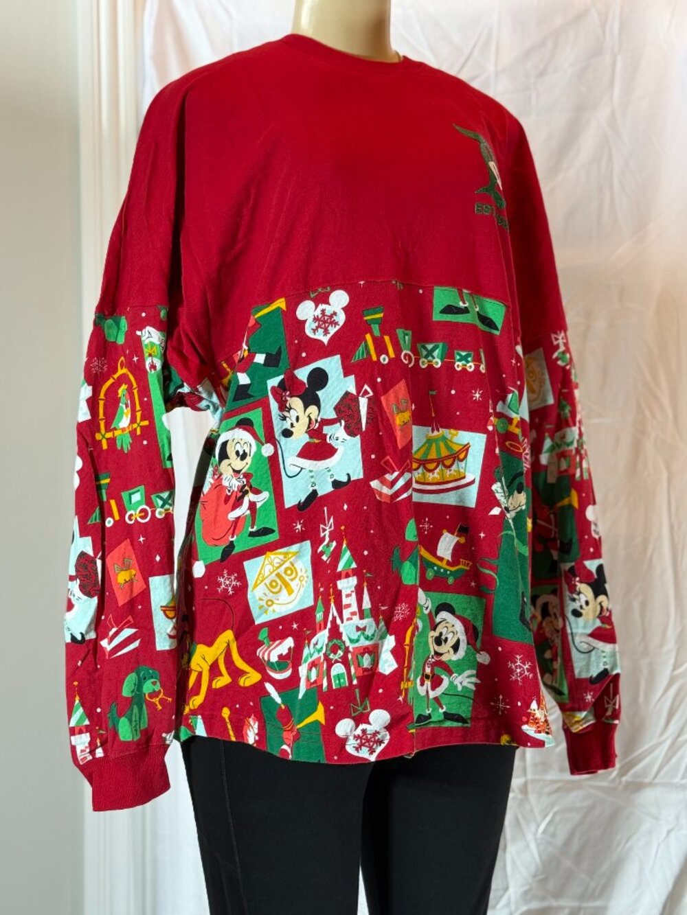 Disneyland Resort Red Christmas Spirit Jersey Adult L See pics and desc for cond